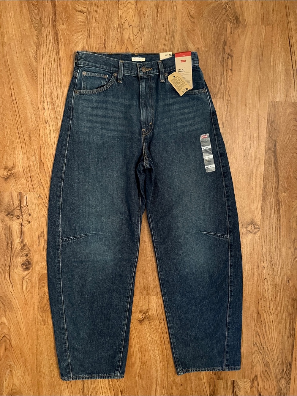 NWT Levi’s Cinch Barrel Jeans - Picture 5 of 13